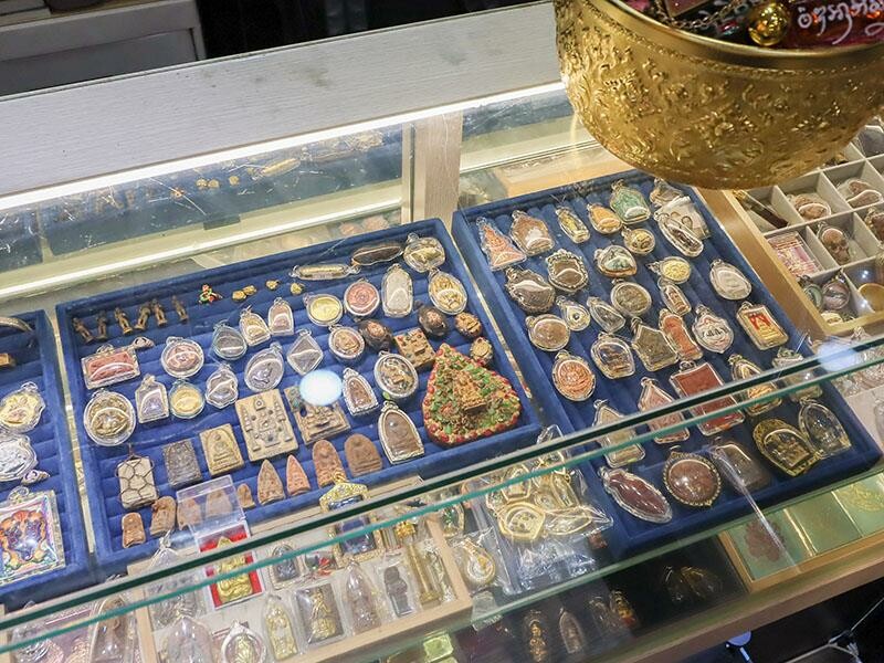 新竹市東區象神居 新竹四面佛！信仰與靈性的交會點泰國蠟燭、佛牌聖物、法力刺青一次了解！