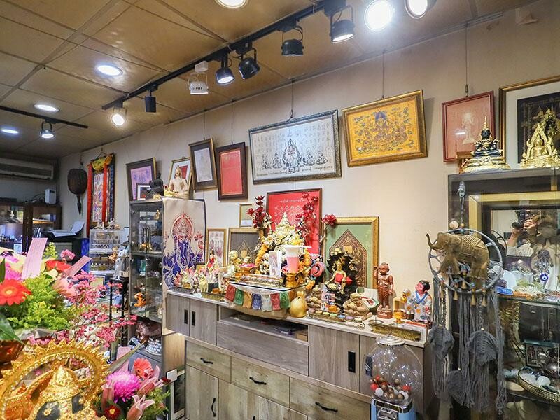 新竹市東區象神居 新竹四面佛！信仰與靈性的交會點泰國蠟燭、佛牌聖物、法力刺青一次了解！