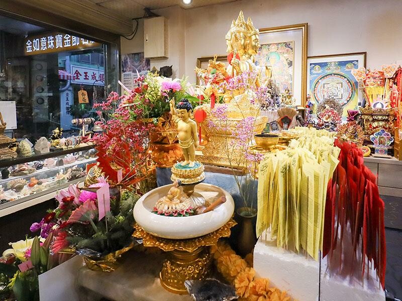 新竹市東區象神居 新竹四面佛！信仰與靈性的交會點泰國蠟燭、佛牌聖物、法力刺青一次了解！