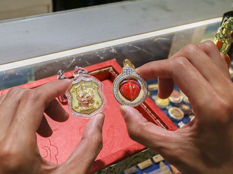 新竹市東區象神居 新竹四面佛！信仰與靈性的交會點泰國蠟燭、佛牌聖物、法力刺青一次了解！