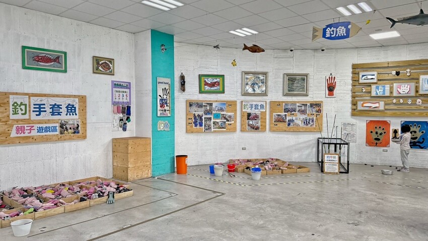 彰化縣社頭鄉彰化景點/台灣手套博物館,看世界最大的手套還能觀賞高鐵奔馳,也有不少免費遊戲可體驗!