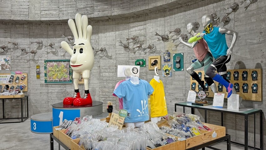 彰化縣社頭鄉彰化景點/台灣手套博物館,看世界最大的手套還能觀賞高鐵奔馳,也有不少免費遊戲可體驗!