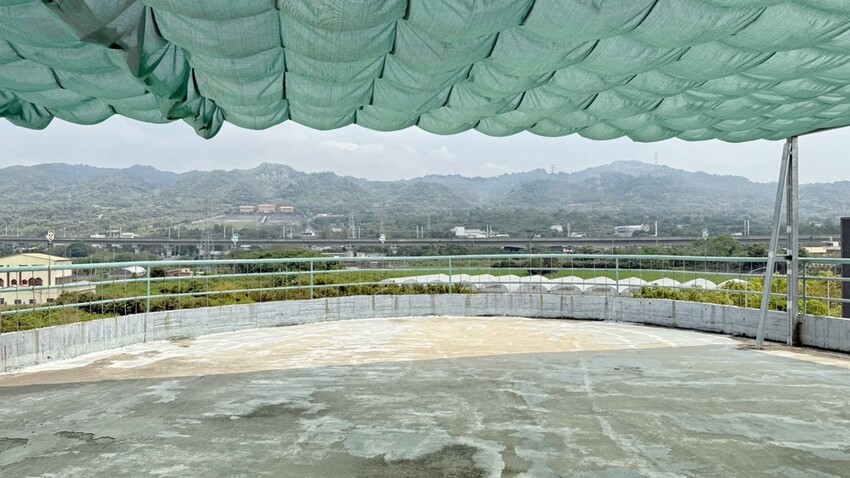 彰化縣社頭鄉彰化景點/台灣手套博物館,看世界最大的手套還能觀賞高鐵奔馳,也有不少免費遊戲可體驗!