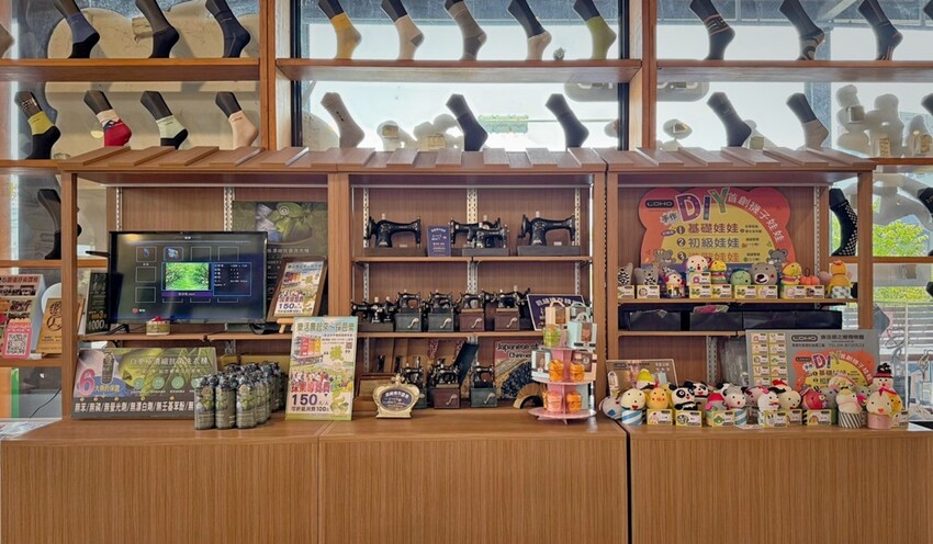 彰化縣社頭鄉彰化景點/樂活襪之鄉博物館,與其說是展售中心還比較貼切。