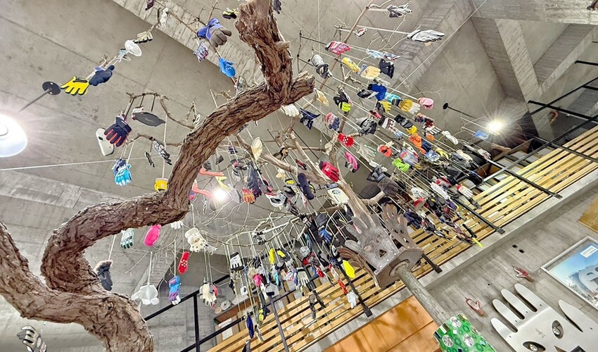 彰化縣社頭鄉彰化景點/台灣手套博物館,看世界最大的手套還能觀賞高鐵奔馳,也有不少免費遊戲可體驗!