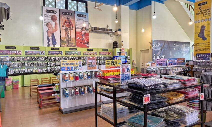 彰化縣社頭鄉彰化景點/樂活襪之鄉博物館,與其說是展售中心還比較貼切。