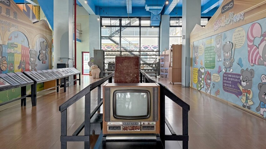 彰化縣社頭鄉彰化景點/樂活襪之鄉博物館,與其說是展售中心還比較貼切。