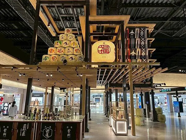日本福岡機場免稅店全新升級開幕啦～自在的到福岡各大景點遊玩，伴手禮就一次在福岡機場採買吧！（內有超划算Qr