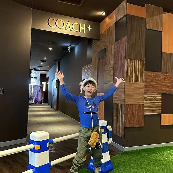 高雄電影院推薦 大立in89豪華影城 COACH 影廳只要加價20元就能享受到，再拿著購票優惠券到大城老船麵划算用