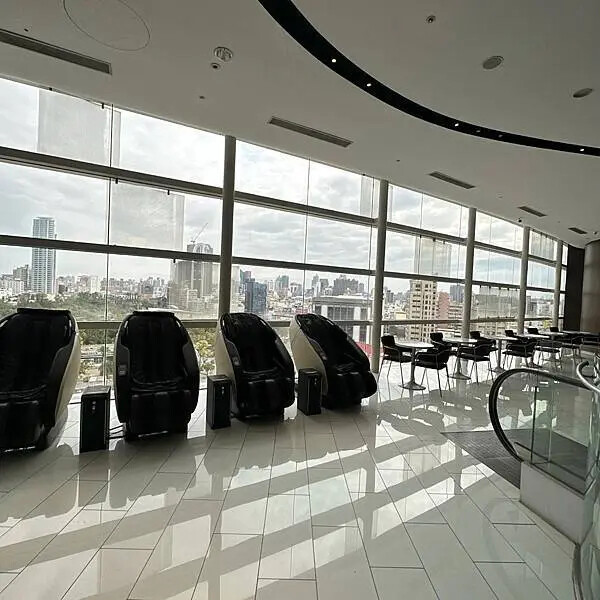 高雄電影院推薦 大立in89豪華影城 COACH 影廳只要加價20元就能享受到，再拿著購票優惠券到大城老船麵划算用