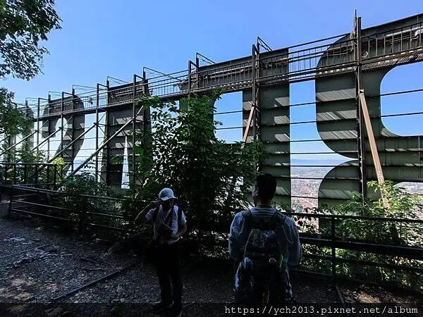 布拉索上山纜車站旁午餐/餐後搭纜車上山賞景 Brasov l 布拉索上山纜車站旁午餐/餐後搭纜車上山賞景 Brasov l
