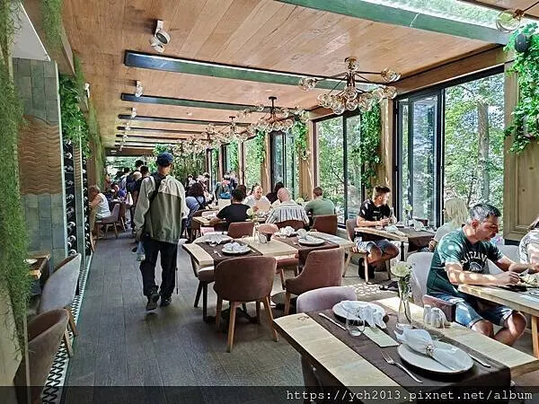 布拉索上山纜車站旁午餐/餐後搭纜車上山賞景 Brasov l 布拉索上山纜車站旁午餐/餐後搭纜車上山賞景 Brasov l
