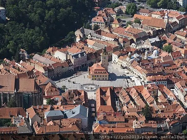布拉索上山纜車站旁午餐/餐後搭纜車上山賞景 Brasov l 布拉索上山纜車站旁午餐/餐後搭纜車上山賞景 Brasov l