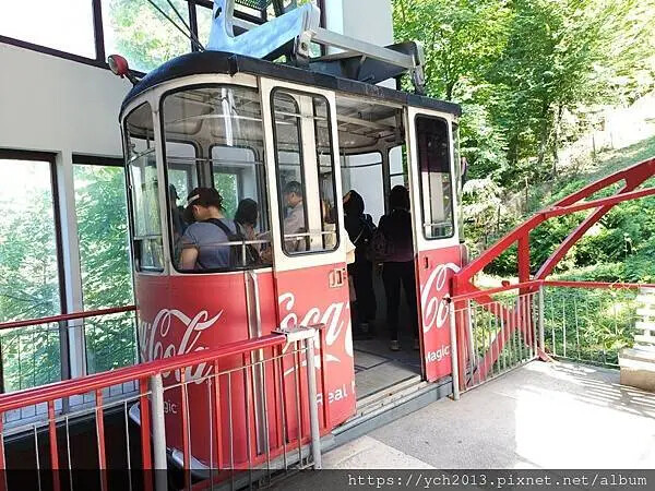 布拉索上山纜車站旁午餐/餐後搭纜車上山賞景 Brasov l 布拉索上山纜車站旁午餐/餐後搭纜車上山賞景 Brasov l