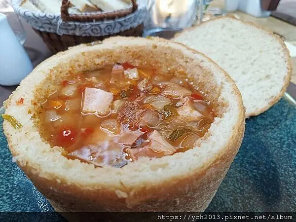 布拉索上山纜車站旁午餐/餐後搭纜車上山賞景 Brasov l 布拉索上山纜車站旁午餐/餐後搭纜車上山賞景 Brasov l