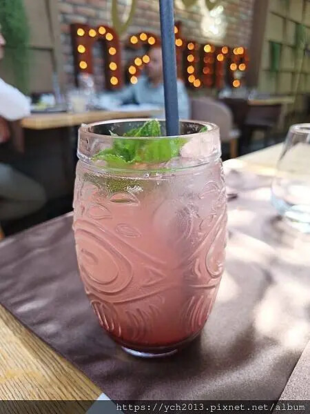 布拉索上山纜車站旁午餐/餐後搭纜車上山賞景 Brasov l 布拉索上山纜車站旁午餐/餐後搭纜車上山賞景 Brasov l