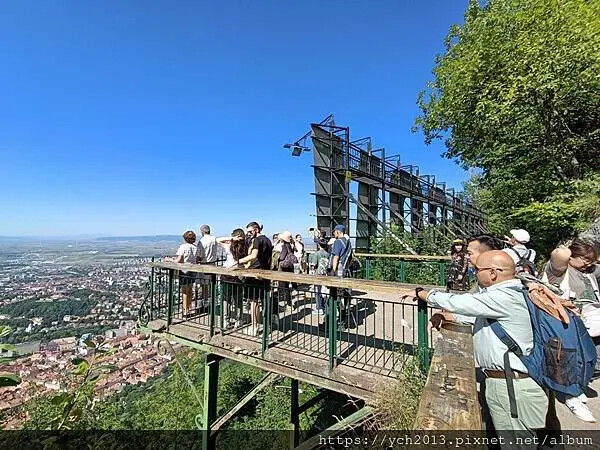 布拉索上山纜車站旁午餐/餐後搭纜車上山賞景 Brasov l 布拉索上山纜車站旁午餐/餐後搭纜車上山賞景 Brasov l