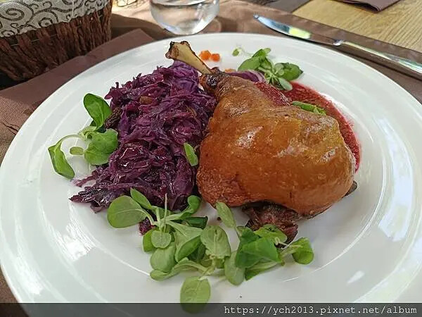 布拉索上山纜車站旁午餐/餐後搭纜車上山賞景 Brasov l 布拉索上山纜車站旁午餐/餐後搭纜車上山賞景 Brasov l