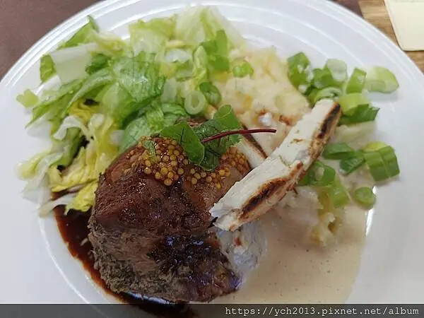 布拉索上山纜車站旁午餐/餐後搭纜車上山賞景 Brasov l 布拉索上山纜車站旁午餐/餐後搭纜車上山賞景 Brasov l
