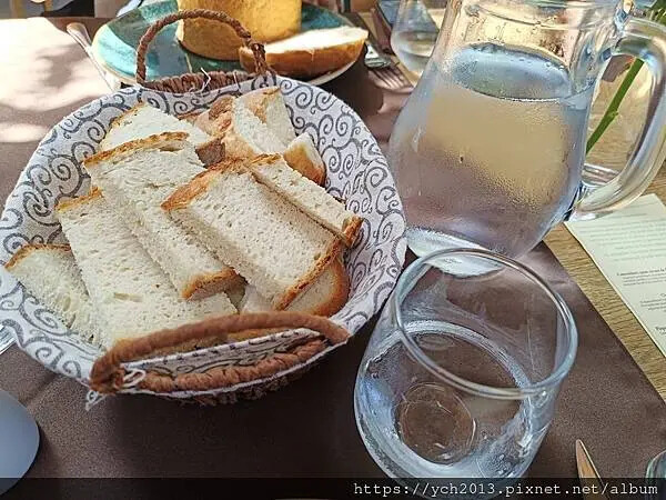 布拉索上山纜車站旁午餐/餐後搭纜車上山賞景 Brasov l 布拉索上山纜車站旁午餐/餐後搭纜車上山賞景 Brasov l