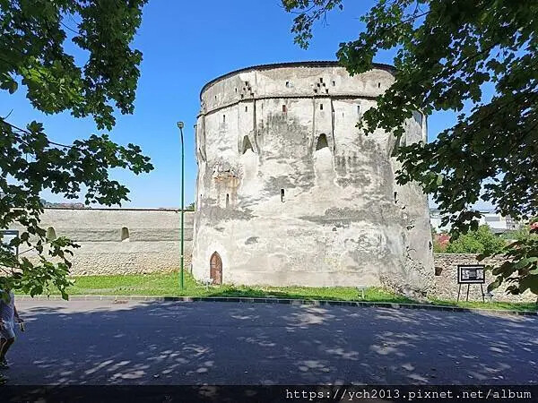 布拉索上山纜車站旁午餐/餐後搭纜車上山賞景 Brasov l 布拉索上山纜車站旁午餐/餐後搭纜車上山賞景 Brasov l