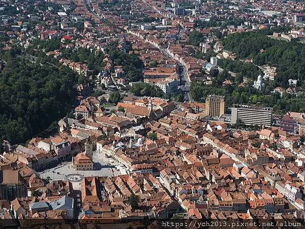 布拉索上山纜車站旁午餐/餐後搭纜車上山賞景 Brasov l 布拉索上山纜車站旁午餐/餐後搭纜車上山賞景 Brasov l