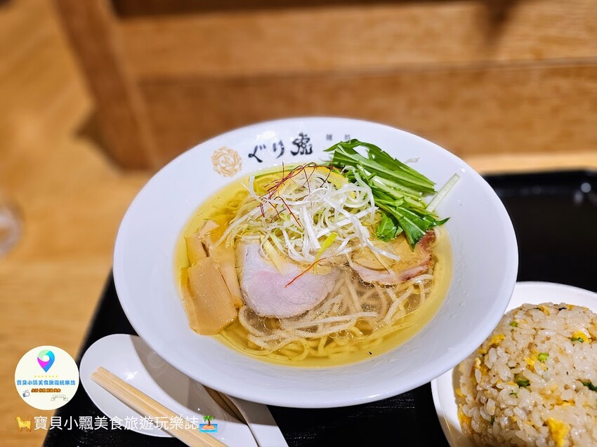 日本[旅遊]岡山 岡山站前商店街 巨型桃子吊飾 商店街的亮眼入口