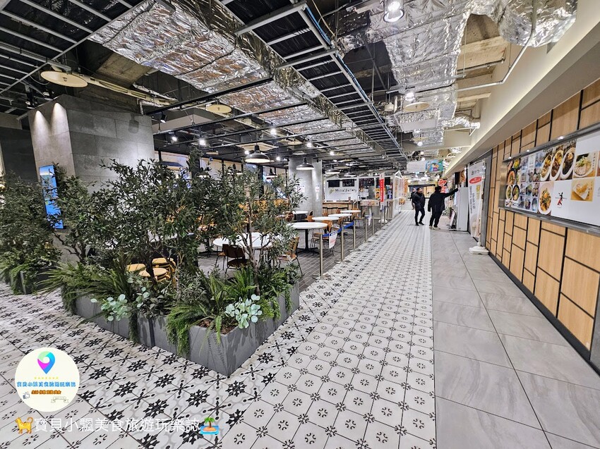 日本[旅遊]岡山 岡山站前商店街 巨型桃子吊飾 商店街的亮眼入口