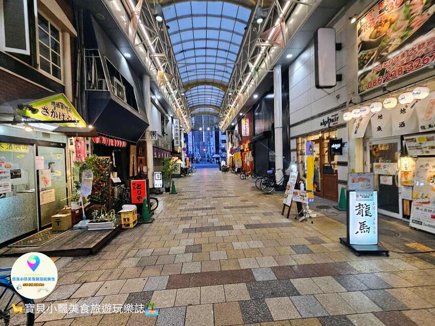 日本[旅遊]岡山 岡山站前商店街 巨型桃子吊飾 商店街的亮眼入口