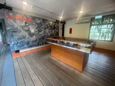 新北市火車平溪線一日遊：菁桐站。平溪站。逛老街吃美食放天燈。懷舊的鐵道遊