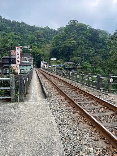 新北市三貂嶺站：平溪線一日遊。午餐寬哥那裡。來平日的瑞芳吃個義大利麵過個悠遊的下午