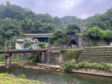 新北市三貂嶺站：平溪線一日遊。午餐寬哥那裡。來平日的瑞芳吃個義大利麵過個悠遊的下午