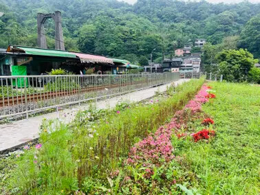 新北市三貂嶺站：平溪線一日遊。午餐寬哥那裡。來平日的瑞芳吃個義大利麵過個悠遊的下午