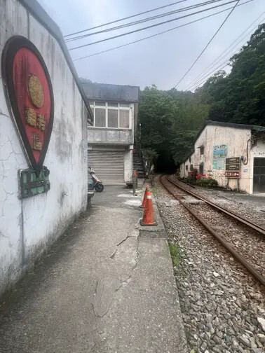 新北市三貂嶺站：平溪線一日遊。午餐寬哥那裡。來平日的瑞芳吃個義大利麵過個悠遊的下午
