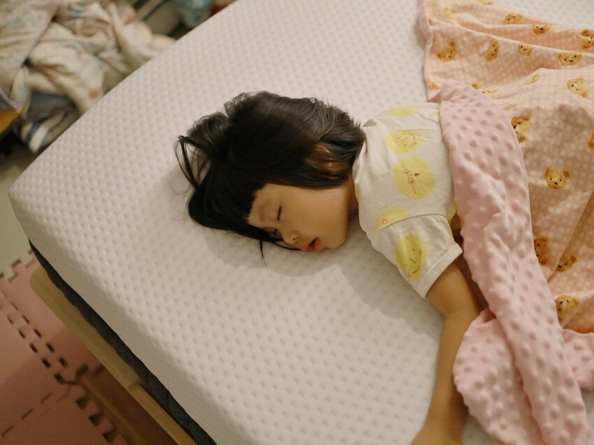 Emma床墊防塵蟎開箱｜德國Hybrid獨立筒＋免運送到家。