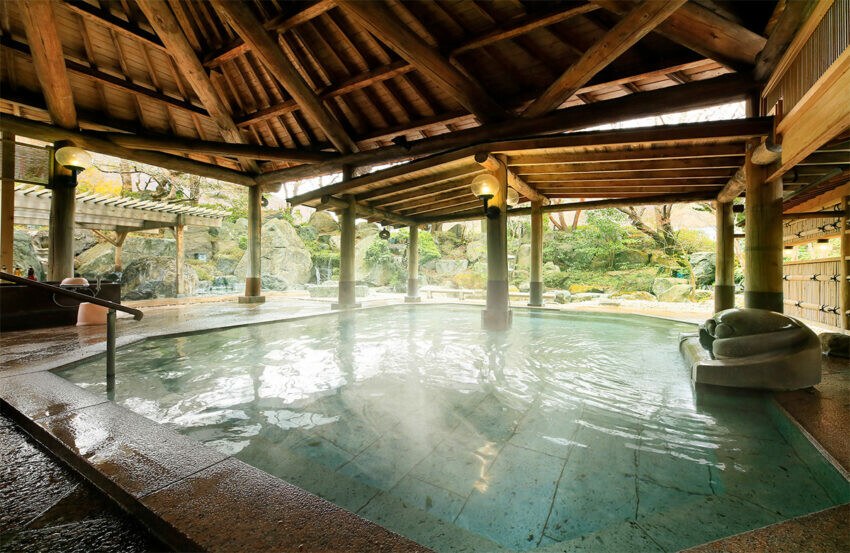 群馬水上溫泉自由行,住宿景點懶人包,必泡大露天浴池分享。