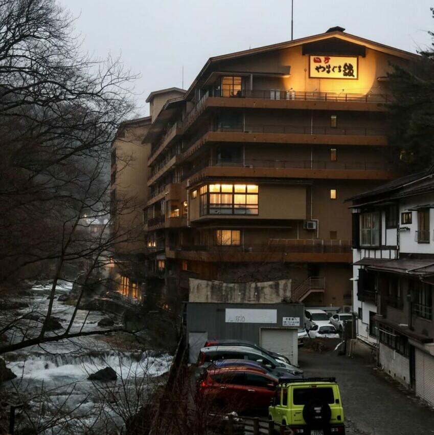 四萬溫泉自由行，住宿景點一日遊攻略，神隱少女景點攻略。