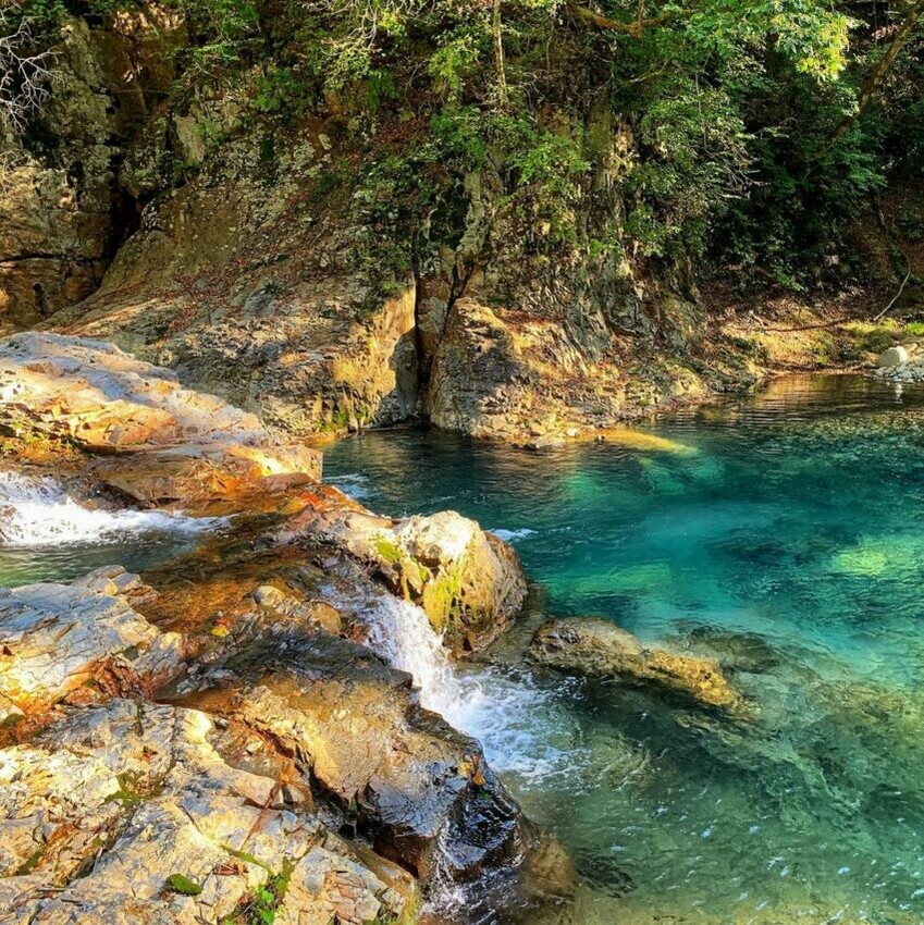 四萬溫泉自由行，住宿景點一日遊攻略，神隱少女景點攻略。