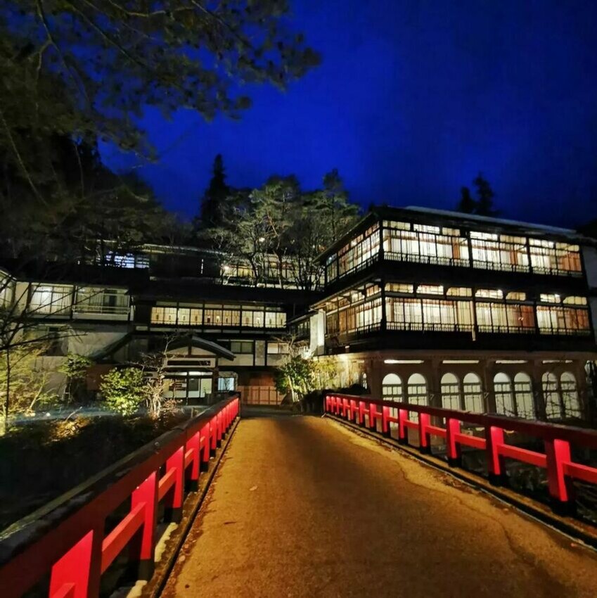 四萬溫泉自由行，住宿景點一日遊攻略，神隱少女景點攻略。