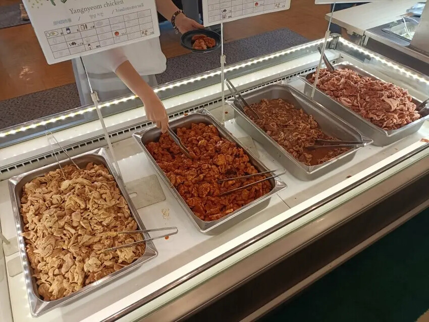 日本2024東京北海道|美瑛四季彩之丘，賞花賞景好放鬆~必吃生玉米、薰衣草牛奶霜淇淋!午餐哈蜜瓜吃到飽~~~好甜好