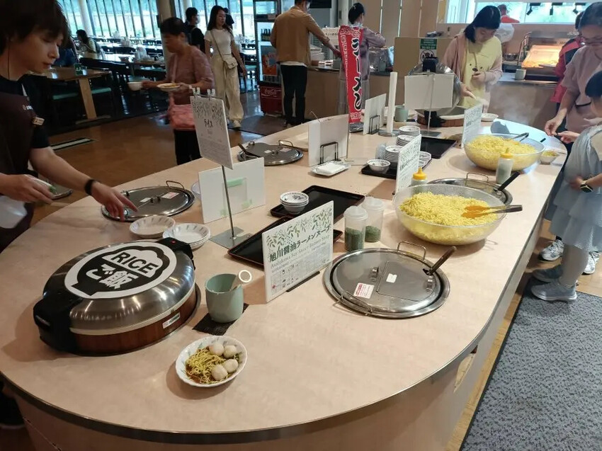 日本2024東京北海道|美瑛四季彩之丘，賞花賞景好放鬆~必吃生玉米、薰衣草牛奶霜淇淋!午餐哈蜜瓜吃到飽~~~好甜好