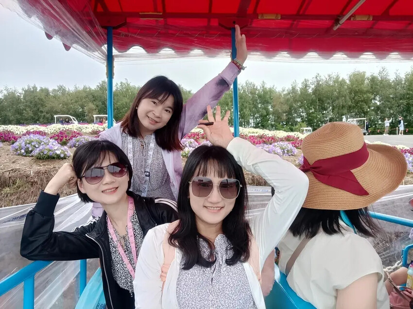 日本2024東京北海道|美瑛四季彩之丘，賞花賞景好放鬆~必吃生玉米、薰衣草牛奶霜淇淋!午餐哈蜜瓜吃到飽~~~好甜好