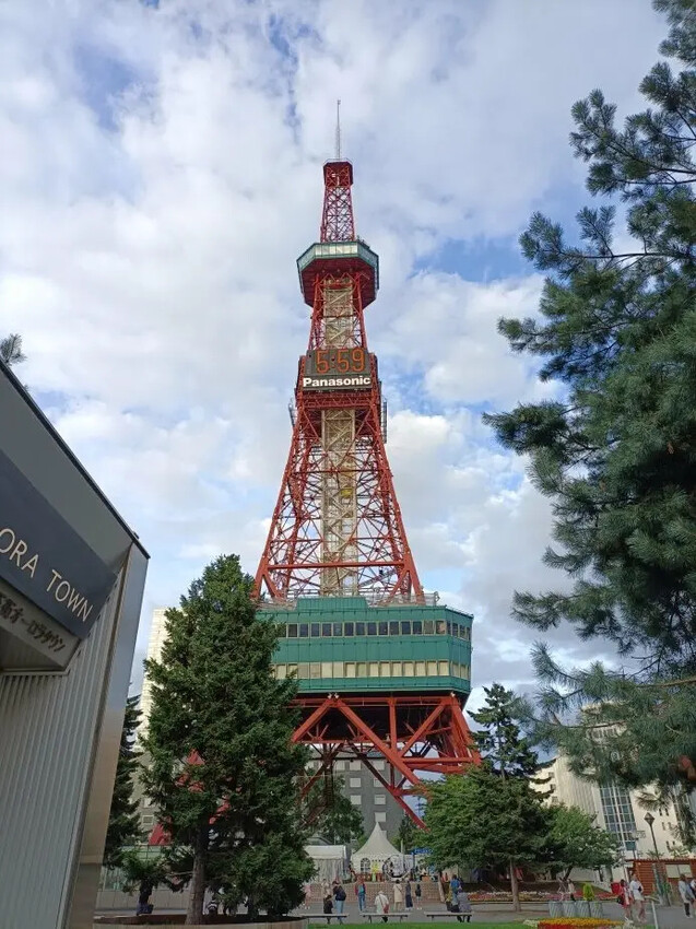 日本2024東京北海道|富田農場看薰衣草~哈蜜瓜麵包必吃!不吃肯定後悔!森林精靈露台~吸收芬多精享片刻寧靜!