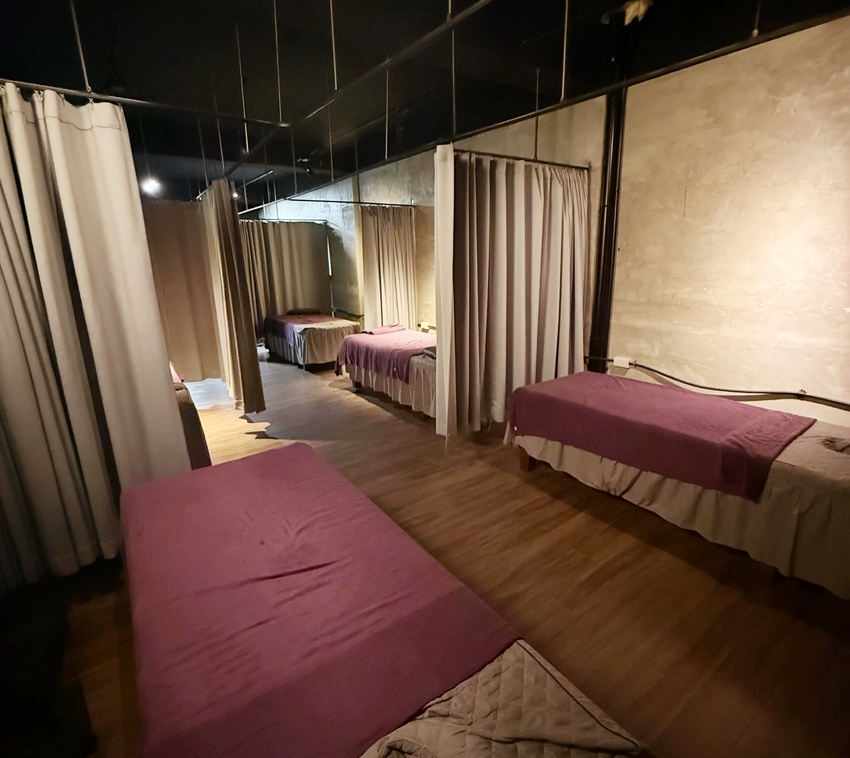 台北市萬華區西門町最療癒的複合式餐廳，奔fun足體X水豚搖搖茶飲（複合式）-超萌水豚君，超乖小貓咪，全身按摩，足療通通有，萬華區包場推薦！