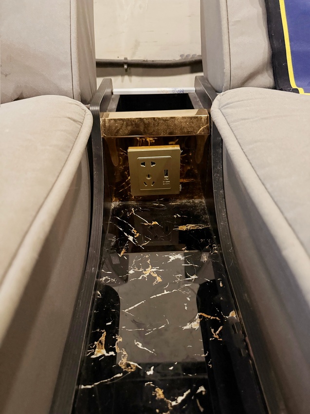 台北市萬華區西門町最療癒的複合式餐廳，奔fun足體X水豚搖搖茶飲（複合式）-超萌水豚君，超乖小貓咪，全身按摩，足療通通有，萬華區包場推薦！