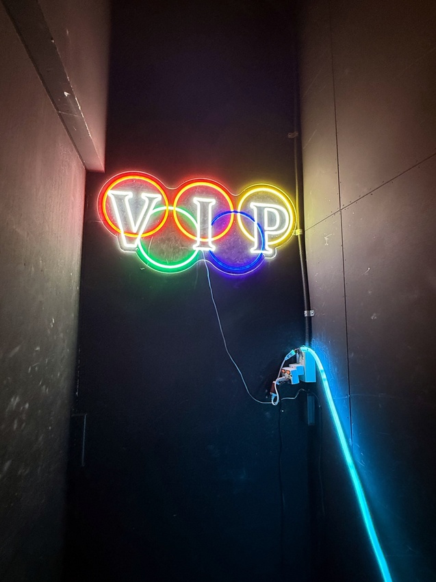 台北市萬華區西門町最療癒的複合式餐廳，奔fun足體X水豚搖搖茶飲（複合式）-超萌水豚君，超乖小貓咪，全身按摩，足療通通有，萬華區包場推薦！