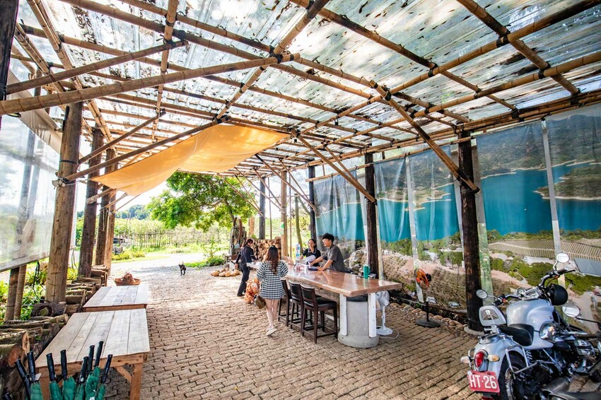 卓蘭小巷清風豪華露營，一泊三食網美必拍。