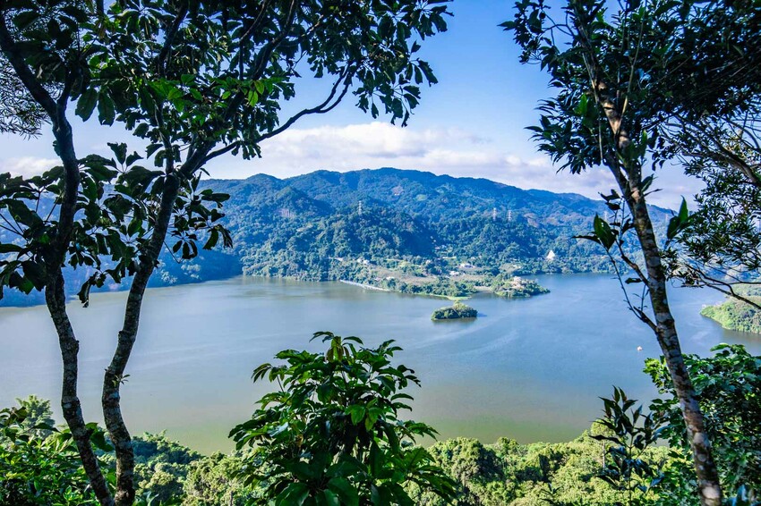 卓蘭小巷清風豪華露營，一泊三食網美必拍。