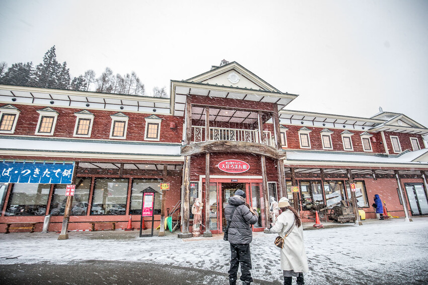 日本銀山溫泉雪景，神隱少女場景超夢幻，最新冬季交通管制情報。
