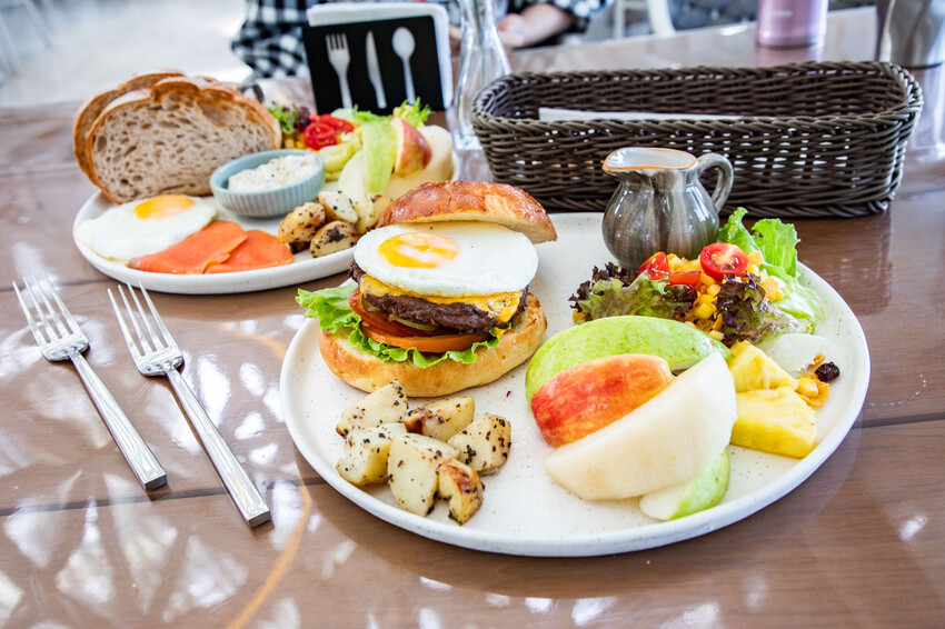 卓蘭小巷清風豪華露營，一泊三食網美必拍。